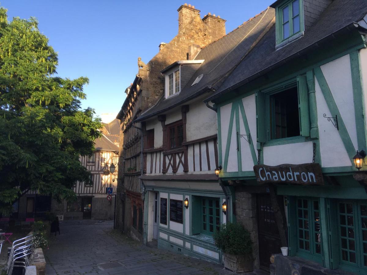 Marie Et Brieuc _ Duplex Lumineux Colore Atypique Face Cathedrale Сен-Бриё Экстерьер фото